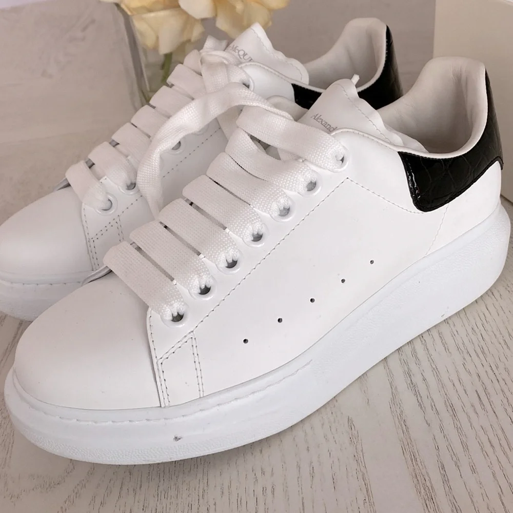 Authentic Alexander McQueen - Picture 2 of 3